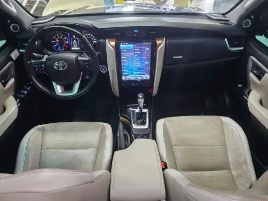 TOYOTA-HILUX SW4-2018