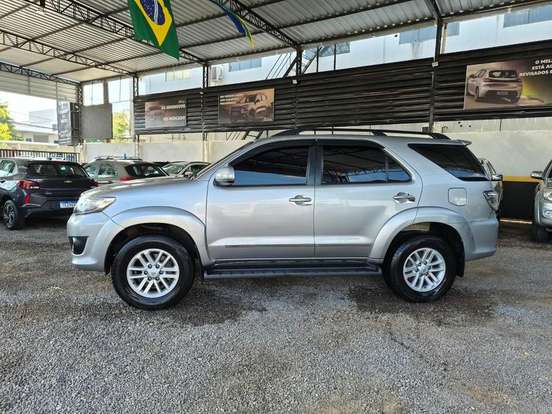 TOYOTA-HILUX SW4-2015