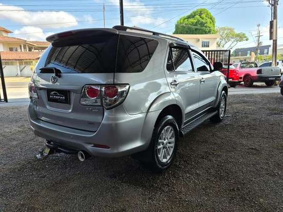 TOYOTA-HILUX SW4-2015