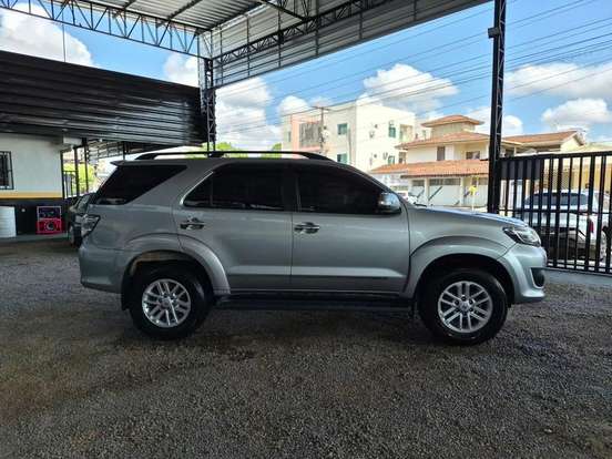 TOYOTA-HILUX SW4-2015