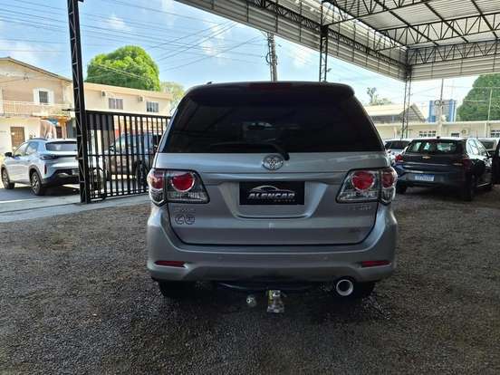 TOYOTA-HILUX SW4-2015