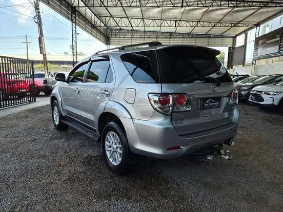 TOYOTA-HILUX SW4-2015