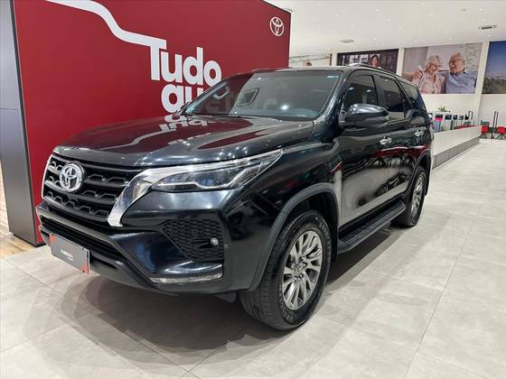 TOYOTA HILUX SW4 2.7 VVT-i FLEX SRV 7L 4X2 AUTOMÁTICO