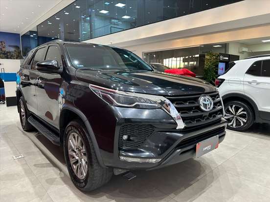 TOYOTA-HILUX SW4-2.7 VVT-i FLEX SRV 7L 4X2 AUTOMÁTICO TOYOTA-HILUX SW4-2021