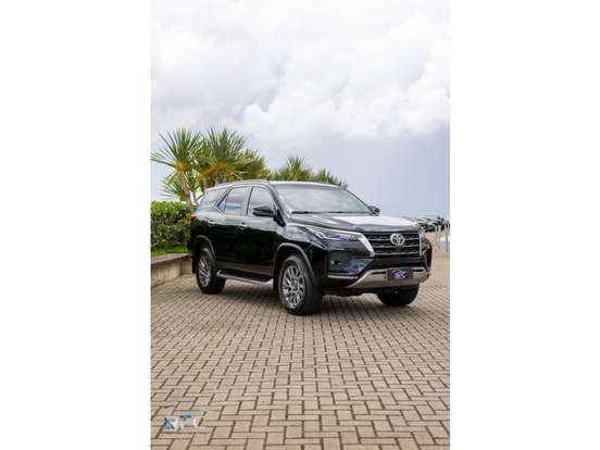 TOYOTA-HILUX SW4-2.7 VVT-i FLEX SRV 7L 4X2 AUTOMÁTICO TOYOTA-HILUX SW4-2021
