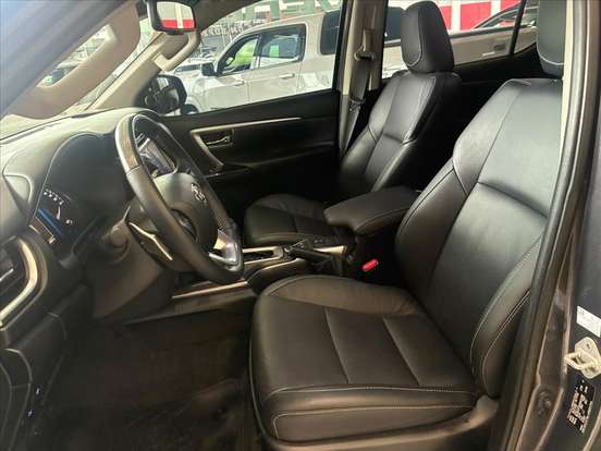TOYOTA-HILUX SW4-2.8 D-4D TURBO DIESEL DIAMOND 7L 4X4 AUTOMÁTICO TOYOTA-HILUX SW4-2025