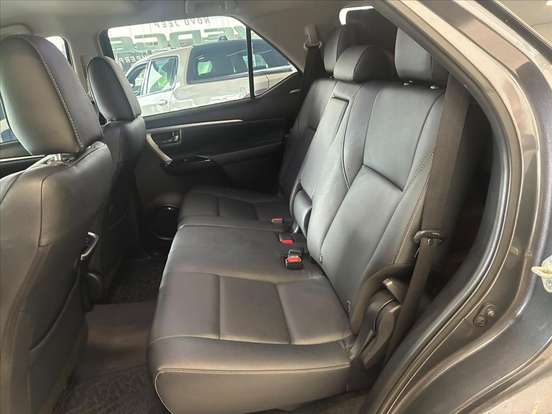 TOYOTA-HILUX SW4-2.8 D-4D TURBO DIESEL DIAMOND 7L 4X4 AUTOMÁTICO TOYOTA-HILUX SW4-2025