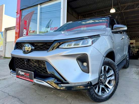 TOYOTA-HILUX SW4-2022
