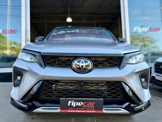 TOYOTA-HILUX SW4-2.8 D-4D TURBO DIESEL DIAMOND 7L 4X4 AUTOMÁTICO TOYOTA-HILUX SW4-2022