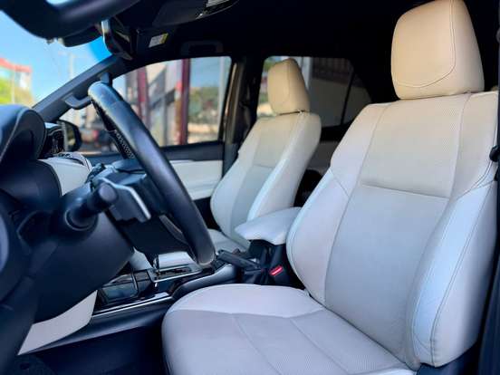 TOYOTA-HILUX SW4-2022