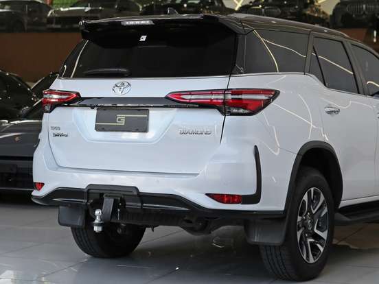TOYOTA-HILUX SW4-2025