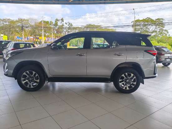 TOYOTA-HILUX SW4-2022