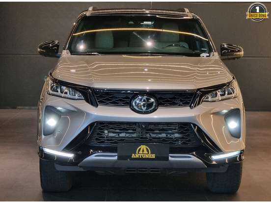 TOYOTA-HILUX SW4-2.8 D-4D TURBO DIESEL DIAMOND 7L 4X4 AUTOMÁTICO TOYOTA-HILUX SW4-2022