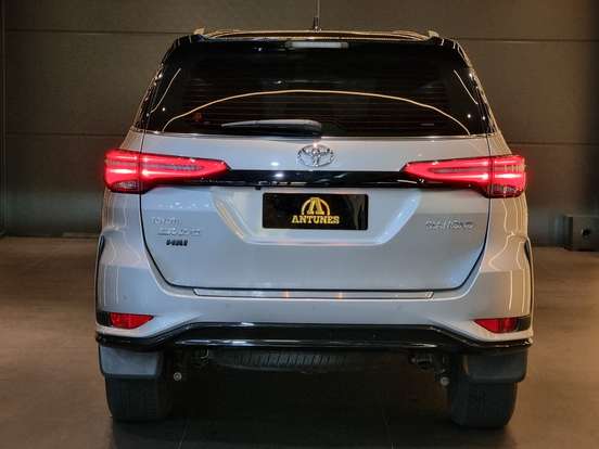 TOYOTA-HILUX SW4-2022