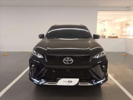 TOYOTA-HILUX SW4-2024