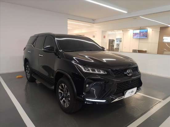TOYOTA-HILUX SW4-2024