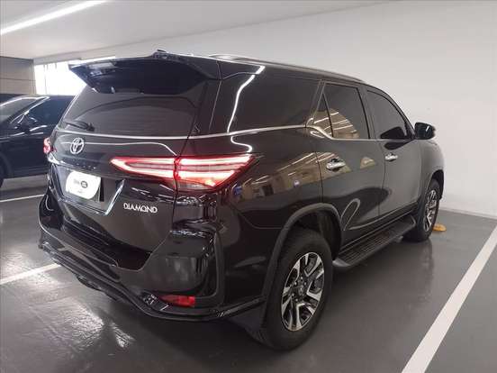 TOYOTA-HILUX SW4-2024