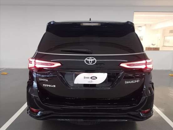 TOYOTA-HILUX SW4-2024