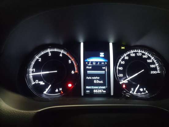 TOYOTA-HILUX SW4-2024