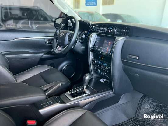TOYOTA-HILUX SW4-2.8 D-4D TURBO DIESEL SRX 4X4 AUTOMÁTICO TOYOTA-HILUX SW4-2022