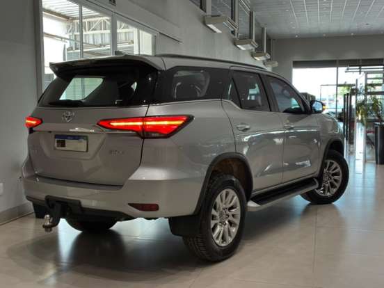 TOYOTA-HILUX SW4-2.8 D-4D TURBO DIESEL SRX 4X4 AUTOMÁTICO TOYOTA-HILUX SW4-2022