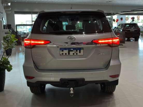 TOYOTA-HILUX SW4-2.8 D-4D TURBO DIESEL SRX 4X4 AUTOMÁTICO TOYOTA-HILUX SW4-2022