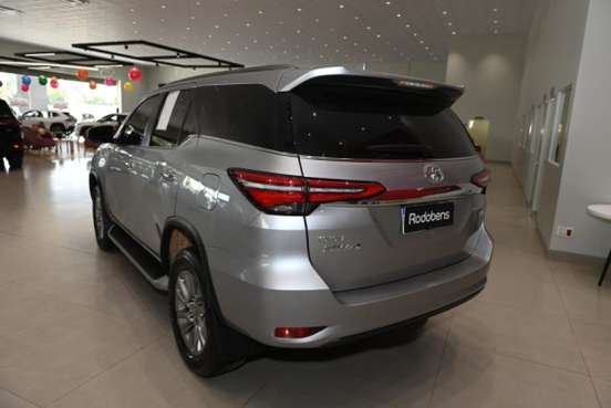 TOYOTA-HILUX SW4-2023