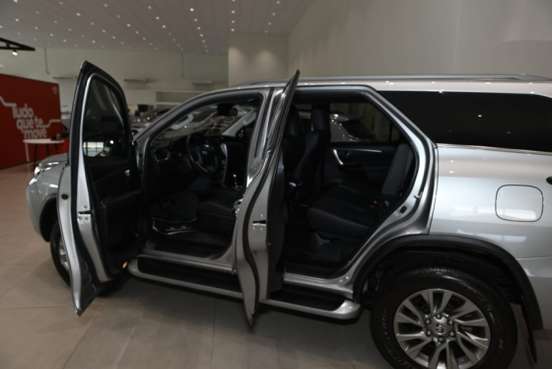 TOYOTA-HILUX SW4-2.8 D-4D TURBO DIESEL SRX 4X4 AUTOMÁTICO TOYOTA-HILUX SW4-2023