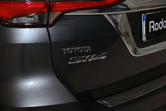 TOYOTA-HILUX SW4-2.8 D-4D TURBO DIESEL SRX 4X4 AUTOMÁTICO TOYOTA-HILUX SW4-2022