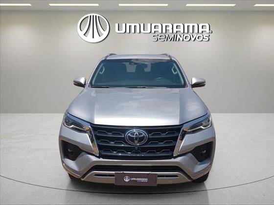 TOYOTA HILUX SW4 2.8 D-4D TURBO DIESEL SRX 7L 4X4 AUTOMÁTICO