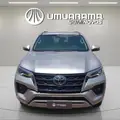 TOYOTA HILUX SW4 2.8 D-4D TURBO DIESEL SRX 7L 4X4 AUTOMÁTICO TOYOTA HILUX SW4 2.8 D-4D TURBO DIESEL SRX 7L 4X4 AUTOMÁTICO