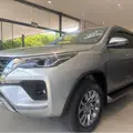 TOYOTA HILUX SW4 2.8 D-4D TURBO DIESEL SRX 7L 4X4 AUTOMÁTICO TOYOTA HILUX SW4 2.8 D-4D TURBO DIESEL SRX 7L 4X4 AUTOMÁTICO