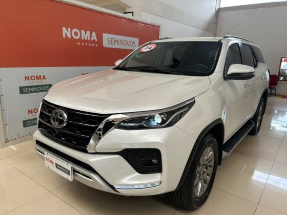 TOYOTA HILUX SW4 2.8 D-4D TURBO DIESEL SRX 7L 4X4 AUTOMÁTICO