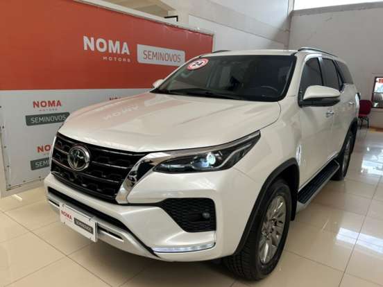 TOYOTA-HILUX SW4-2023
