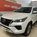 TOYOTA HILUX SW4 2.8 D-4D TURBO DIESEL SRX 7L 4X4 AUTOMÁTICO TOYOTA HILUX SW4 2.8 D-4D TURBO DIESEL SRX 7L 4X4 AUTOMÁTICO