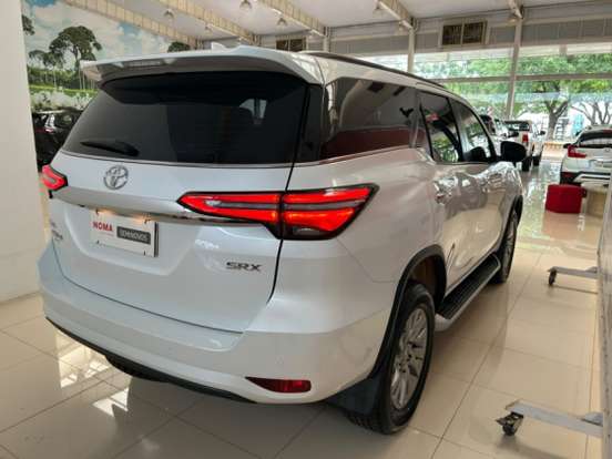 TOYOTA-HILUX SW4-2023