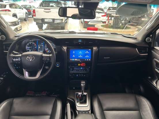 TOYOTA-HILUX SW4-2.8 D-4D TURBO DIESEL SRX 7L 4X4 AUTOMÁTICO TOYOTA-HILUX SW4-2023