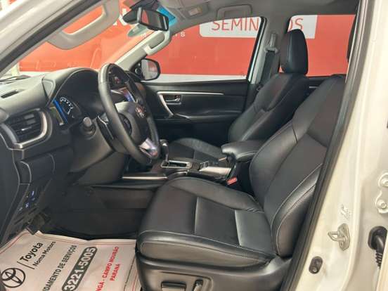 TOYOTA-HILUX SW4-2.8 D-4D TURBO DIESEL SRX 7L 4X4 AUTOMÁTICO TOYOTA-HILUX SW4-2023