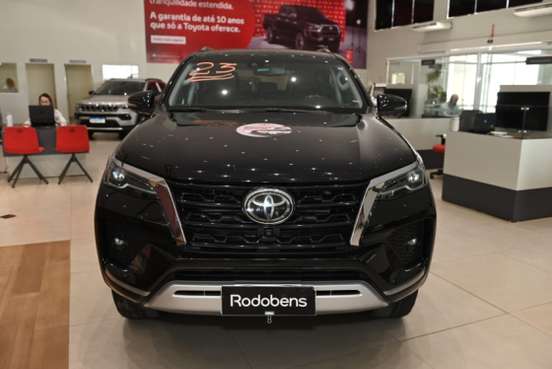TOYOTA-HILUX SW4-2023