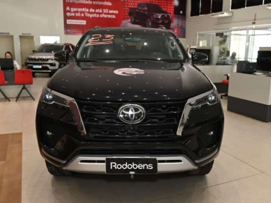 TOYOTA-HILUX SW4-2.8 D-4D TURBO DIESEL SRX 7L 4X4 AUTOMÁTICO TOYOTA-HILUX SW4-2023