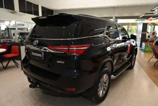 TOYOTA-HILUX SW4-2023