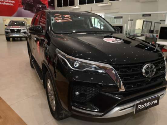TOYOTA-HILUX SW4-2.8 D-4D TURBO DIESEL SRX 7L 4X4 AUTOMÁTICO TOYOTA-HILUX SW4-2023