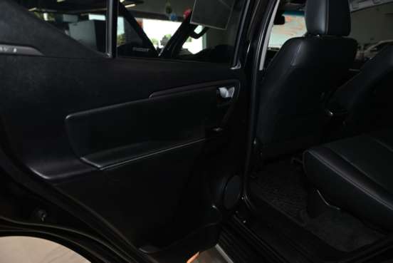 TOYOTA-HILUX SW4-2023