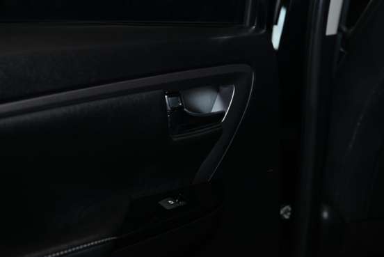 TOYOTA-HILUX SW4-2023