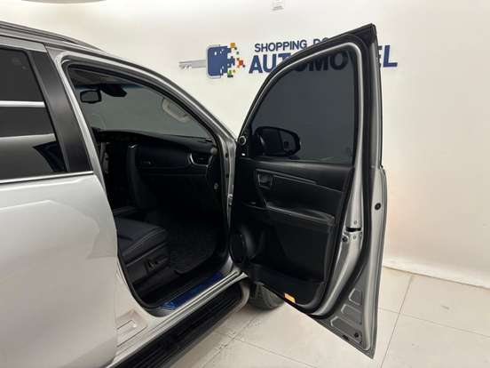 TOYOTA-HILUX SW4-2023