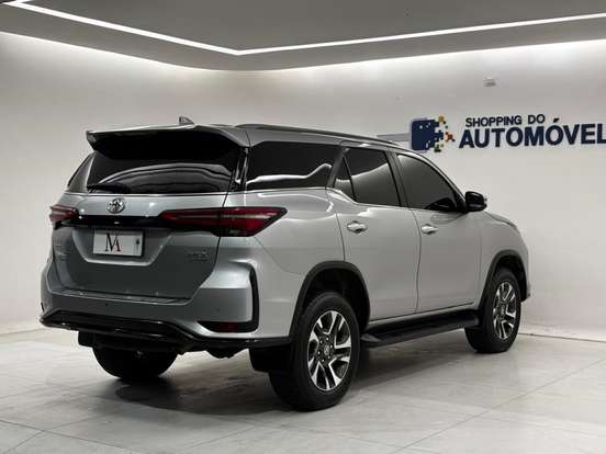 TOYOTA-HILUX SW4-2023