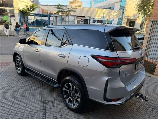 TOYOTA-HILUX SW4-2024