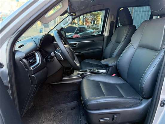 TOYOTA-HILUX SW4-2024