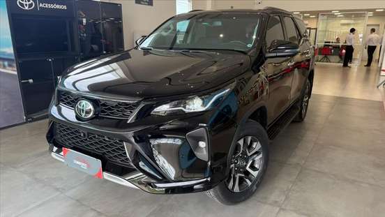 TOYOTA-HILUX SW4-2024