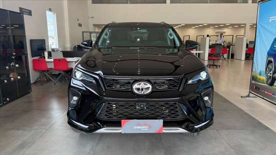 TOYOTA-HILUX SW4-2024